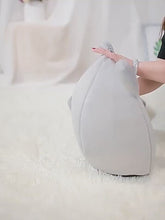 Load and play video in Gallery viewer, Cat Shaped Cat Bed